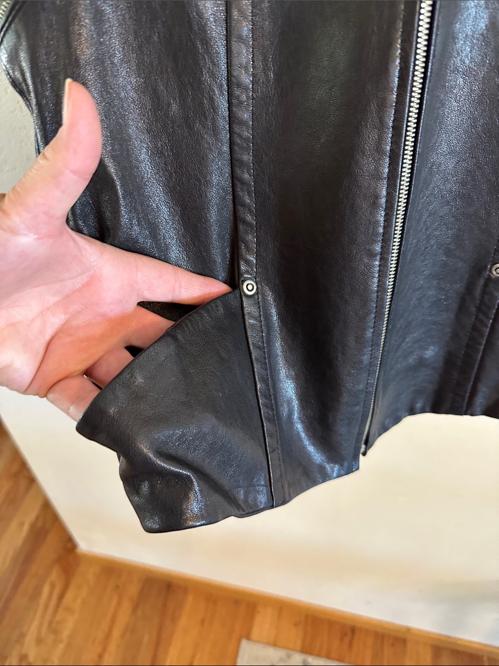 Stefanel leather vest size S. Hood with olive green lining.2010 - Picture 4 of 8